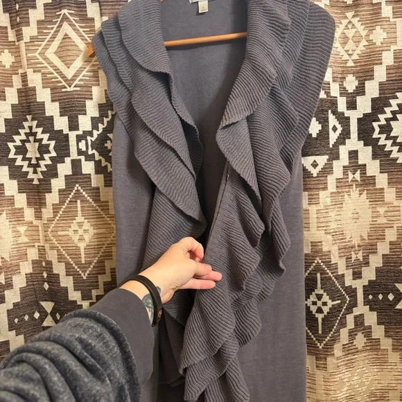 Dressbarn Gray Ruffle Vest Size Medium, Cotton Blend - Picture 6 of 12